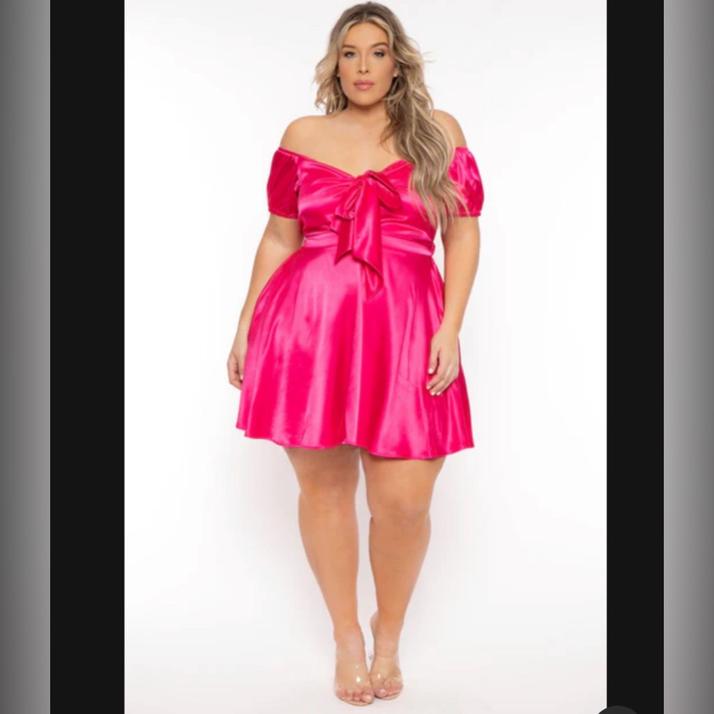 Plus Size Evianna Short Sleeve Satin Dress
- Fuchsia hot pink BARBIE